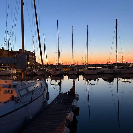 Vue Port, Piscine Et Parking 4 Couchages Entierement Renove *