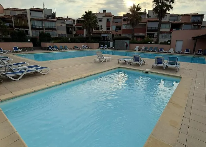 Vue Port, Piscine Et Parking 4 Couchages Appartement Entierement Renove *
