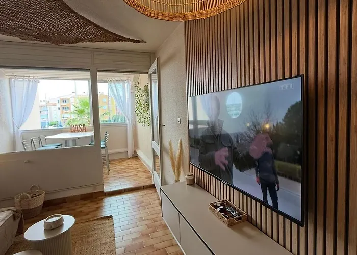 4 Couchages Vue Port Avec Piscine Et Parking *