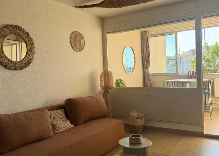 Vue Port, Piscine Et Parking 4 Couchages Entierement Renove Apartman *