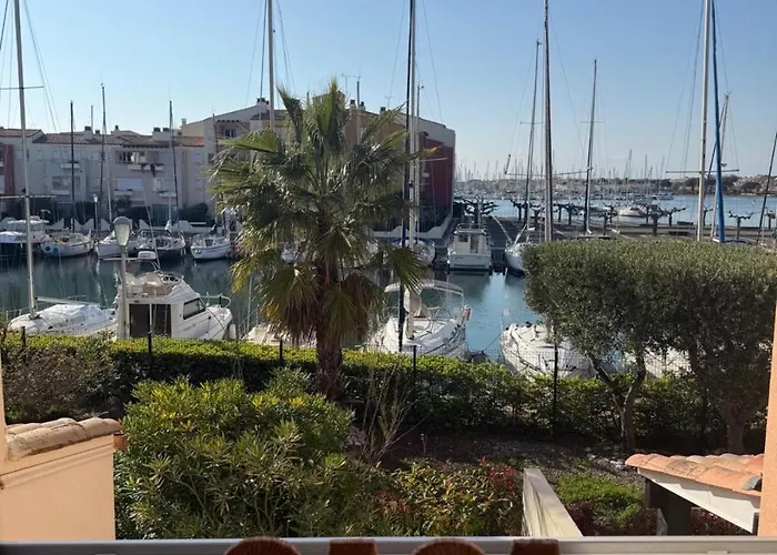 Vue Port, Piscine Et Parking 4 Couchages Entierement Renove *